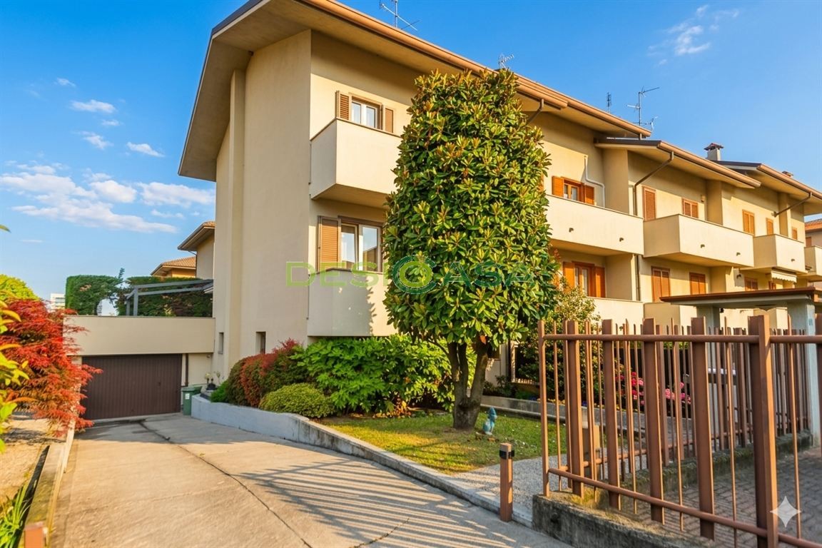 VILLA A SCHIERA CON GIARDINO, TERRAZZO, CANTINA E BOX