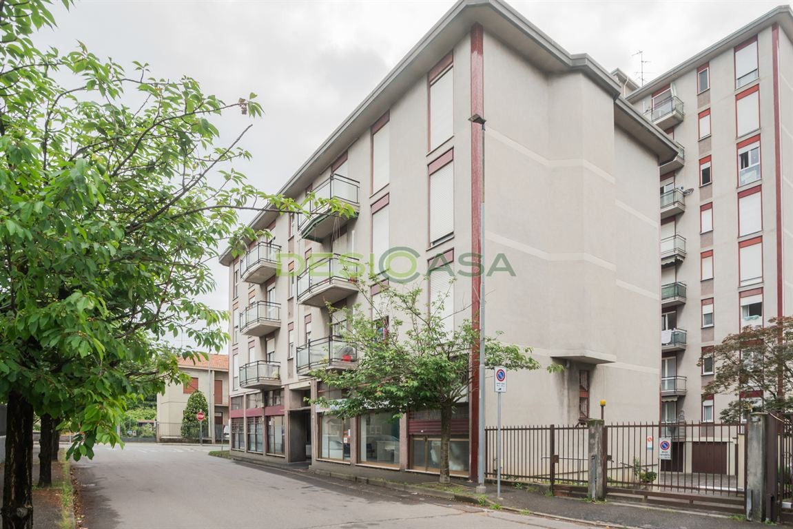 BILOCALE CON CANTINA E BOX IN VENDITA A DESIO
