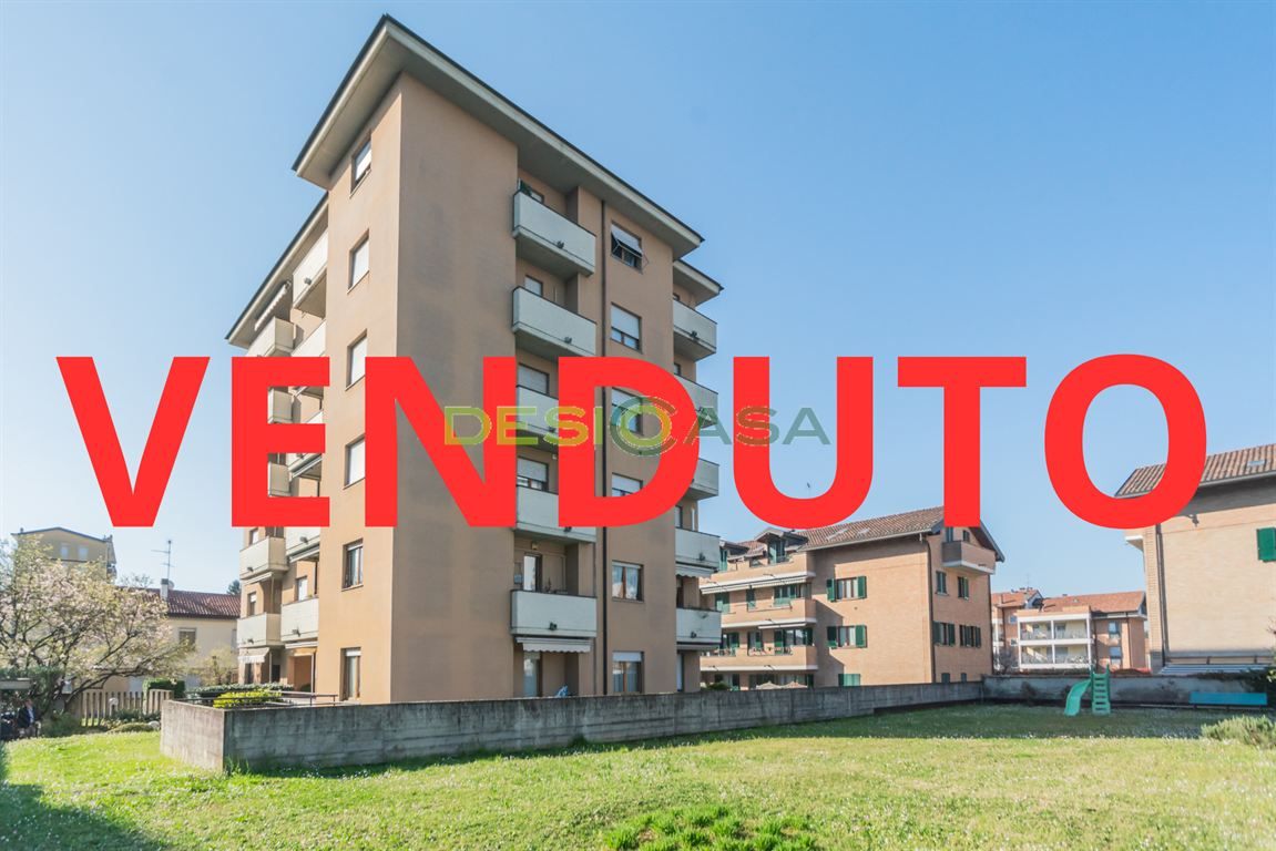 Trilocale con cantina e box doppio in vendita a Desio