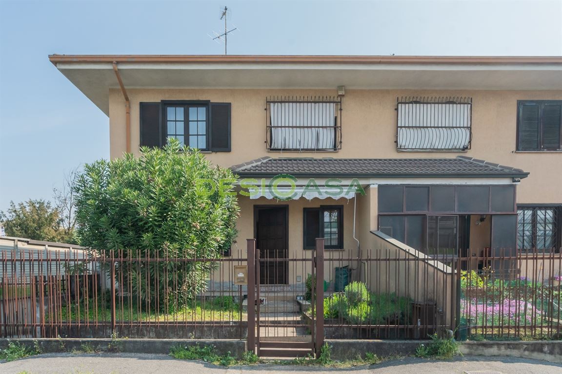 Soluzione indipendente su più livelli con box in vendita